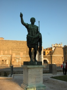 Estatura de César Augusto. Fuente: Reynoso (2012)